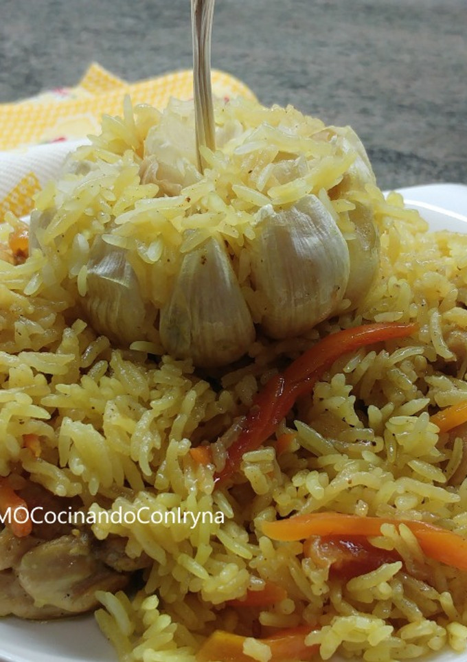 Una foto de Pilaf de pollo (Arroz con pollo y especias)