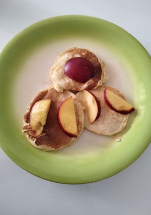 Foto di Pancake con sciroppo d acero e pesca