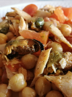 Una foto de Ensalada de garbanzos escabechada