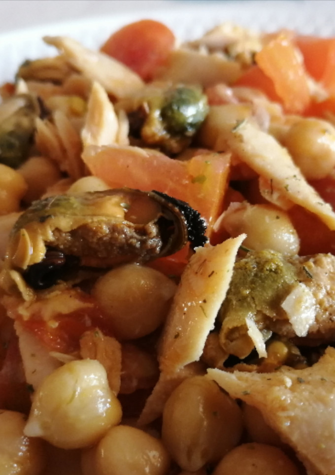 Una foto de Ensalada de garbanzos escabechada