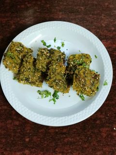 પાલક મુઠીયા (Palak Muthia Recipe In Gujarati) રેસીપી મુખ્ય ફોટો