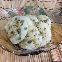 A picture of Sweet corn rava idlis.