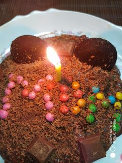 चॉकलेट बिस्कुट केक (Chocolate biscuit cake recipe in hindi) रेसिपी मुख्य फोटो