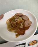 Mì ý sốt cà chua và xúc xích nướng