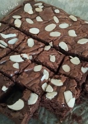 A picture of Shiny and Fudgy Brownies.