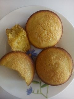 Una foto de Ponquecitos de harina de maíz y leche condensada