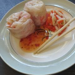A picture of Rice paper spring rolls.