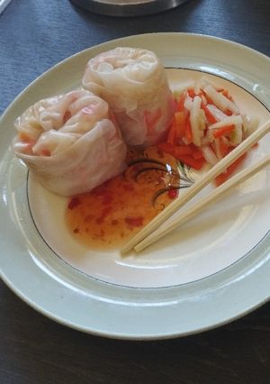A picture of Rice paper spring rolls.