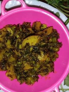 विंटर स्पेशल आलू मटर मेथी की भुजिया (Winter special aloo matar methi ki bhujiya recipe in hindi) रेसिपी मुख्य फोटो