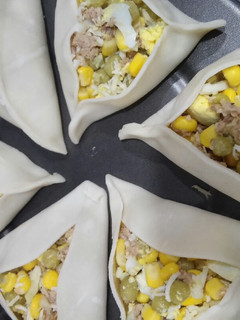 Una foto de Empanadillas abiertas de atún y compañía
