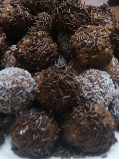 Una foto de Trufas de galletas Marías y dulce de leche