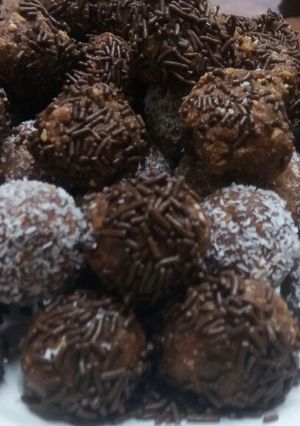 Una foto de Trufas de galletas Marías y dulce de leche