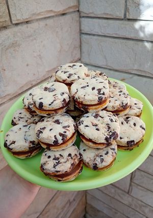 Una foto de Alfajores chips🍫😋