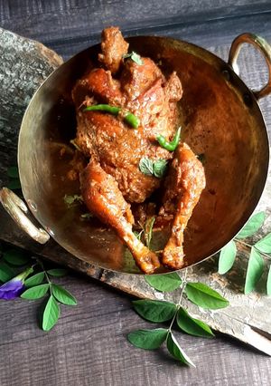 আস্ত মুরগির ঘি রোষ্ট। রেসিপির প্রধান ছবি