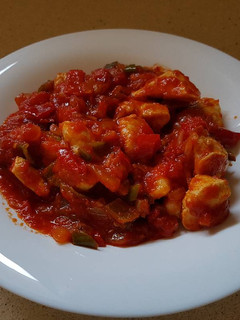 Una foto de Pollo en salsa de tomate