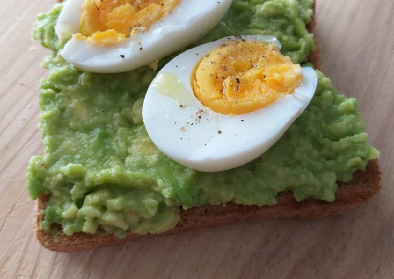 Tosta de aguacate y huevo