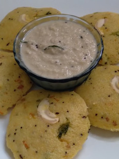 ரவா இட்லி (Rava idli recipe in tamil) செய்முறை முக்கிய புகைப்படம்
