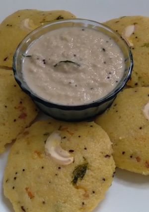 ரவா இட்லி (Rava idli recipe in tamil) செய்முறை முக்கிய புகைப்படம்
