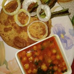 A picture of Puri chhole.