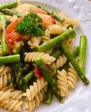 🌱 Nui Xoắn Xào Măng Tây Cà Chua Chay (Vegan)