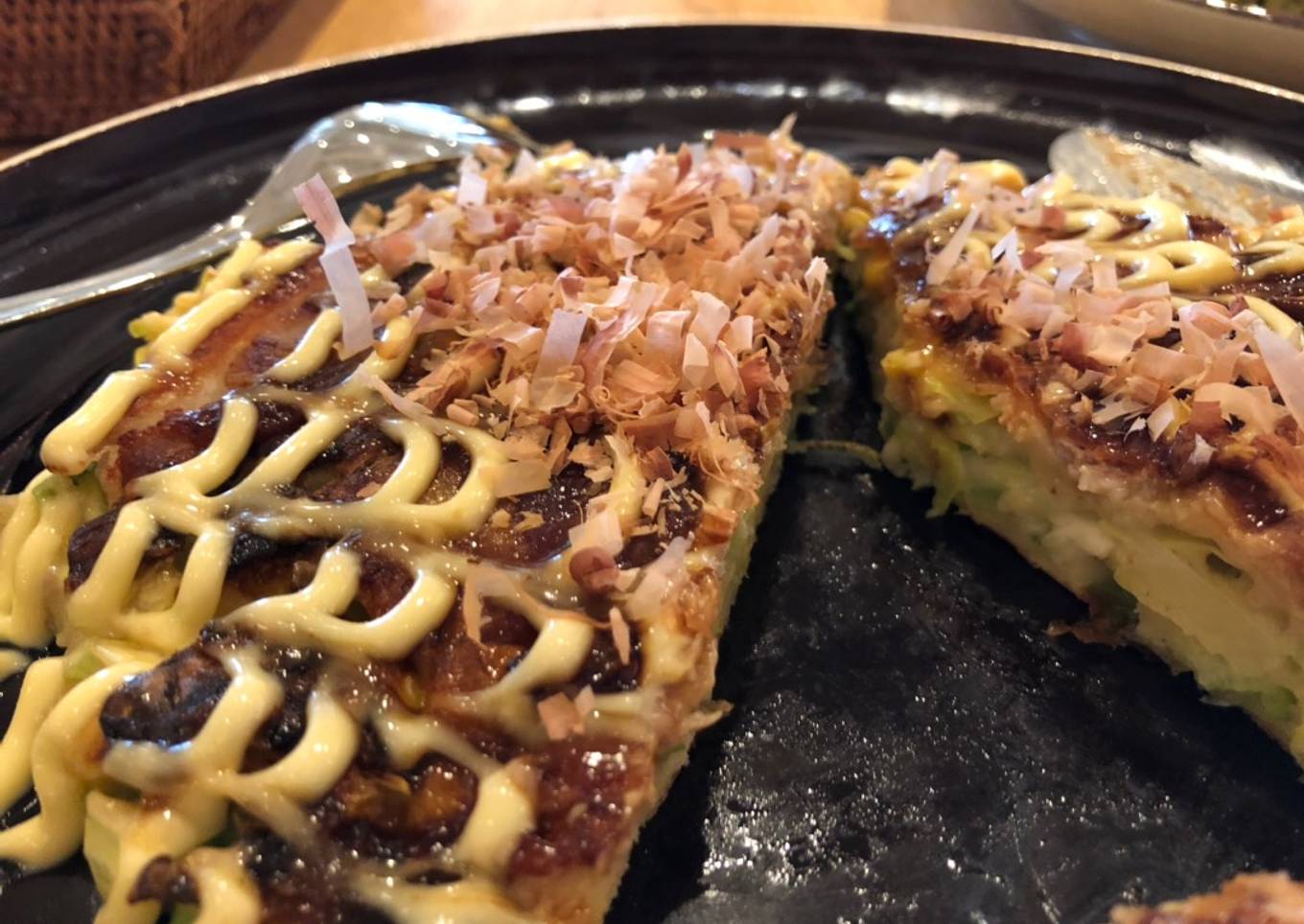 Japanese pork and cabbage okonomiyaki (Butatama 豚玉お好み焼き)