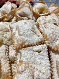 Chiacchiere semplici, più tortelli e chiacchiere ripiene di crema, unico impasto