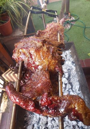 Una foto de Costillar de jabalí al espiedo