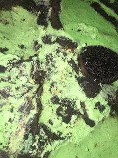 Una foto de Helado de menta con oreo