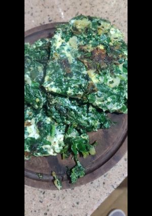 Una foto de Tortilla de espinaca en la sartén