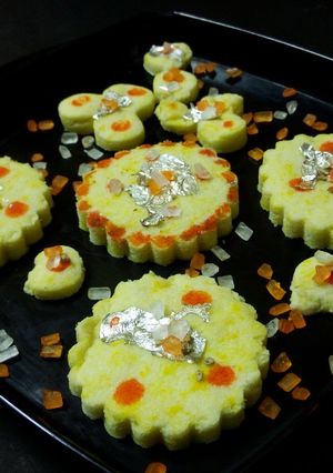 A picture of Keshri mishri roti.