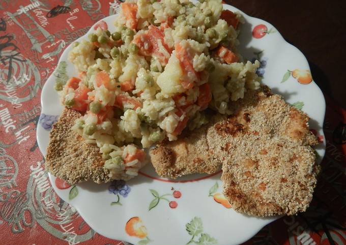 Milanesa De Pollo Con Papas, Zanahoria, Tomate, Arvejas Y Arroz Receta ...