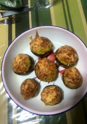 Una foto de Champiñones rellenos de ajo y queso al horno