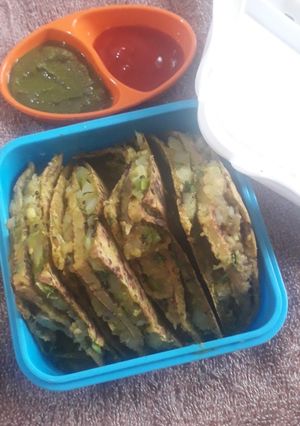 A picture of Thepla besan sandwich.