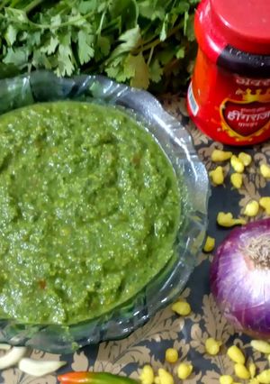 A picture of Spicy Mumbai Style Green Chutney.