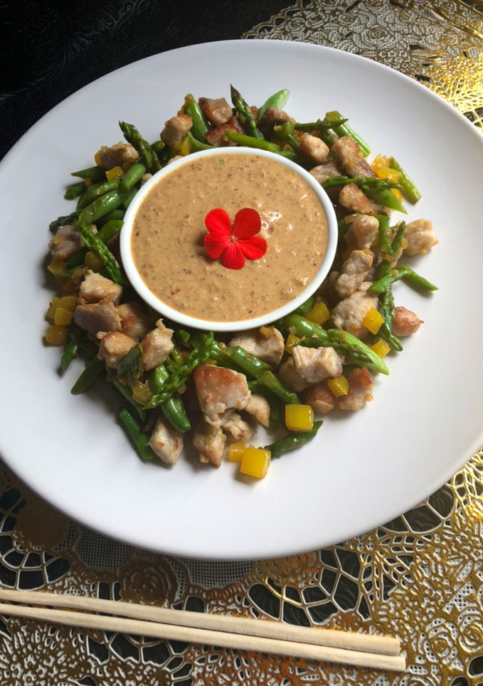 Una foto de Cerdo en salsa satay