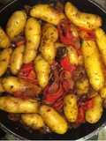 Pommes de terre rattes aux poivrons oignons et olives noires
