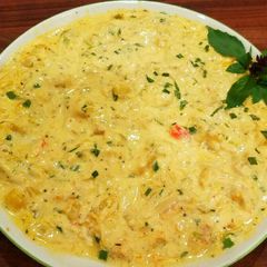 A picture of Mike's Stacked Seafood Chowder.