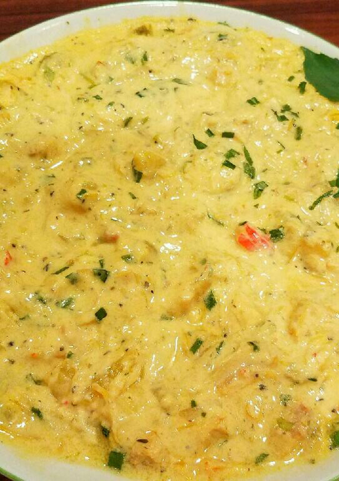 A picture of Mike's Stacked Seafood Chowder.