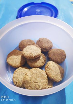 A picture of Ragi flour cookies.