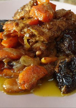 Una foto de Pollo con salsa de ras el hanout