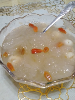 桃膠銀耳蓮子湯 的食譜成品照片