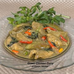 A picture of Green Chicken Curry.