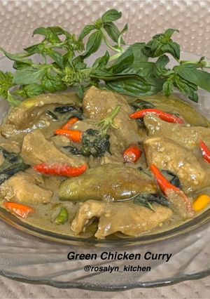 A picture of Green Chicken Curry.
