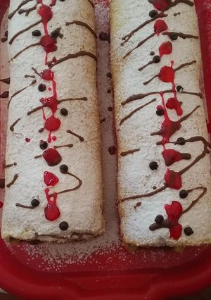 Una foto de Pionono relleno con Banana, Chips de chocolate y Nuez