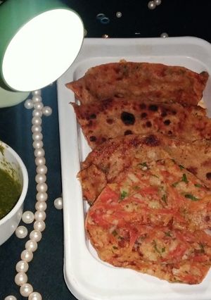 आलू गाजर का पराठा(aloo gajar ka paratha recipe in hindi) रेसिपी मुख्य फोटो