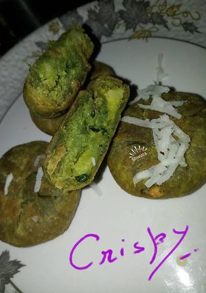 A picture of Crispy palak kachori.