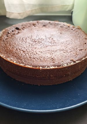 Une photo de Torta versata cacao marron