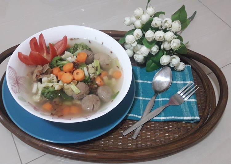 Sop sayuran plus baso simple