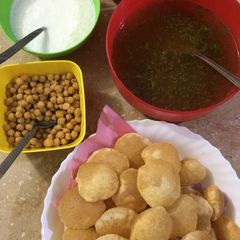 A picture of Pani puri ki puri.