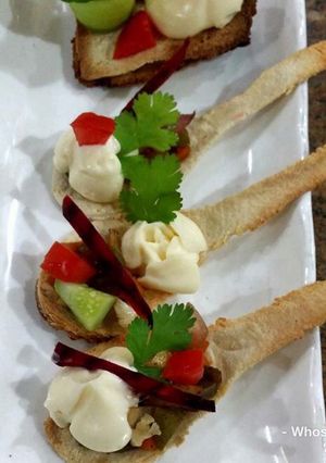 A picture of Whosayna’s Bread Canapes.
